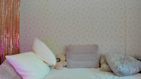 Snapshot of crystalnut chatting on 12/16/24, 05:38 Maria online show from 12/16/24, 05:38