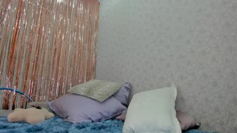 Snapshot of crystalnut chatting on 01/04/25, 07:24 Maria online show from 01/04/25, 07:24