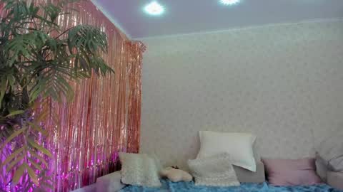 Snapshot of crystalnut chatting on 01/15/25, 03:43 Maria online show from 01/15/25, 03:43