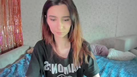 Snapshot of crystalnut chatting on 02/05/25, 04:48 Maria online show from 02/05/25, 04:48