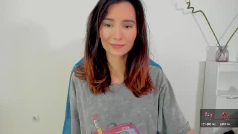 Snapshot of crystalnut chatting on 09/24/25, 02:59 Maria online show from 09/24/25, 02:59