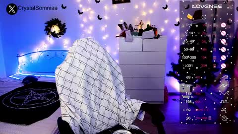 Snapshot of crystalsomnia chatting on 12/23/24, 01:29 Sasha Make me moan with patterns good music here online show from 12/23/24, 01:29