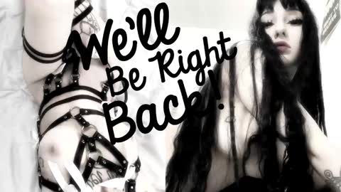 Snapshot of crystalsomnia chatting on 10/16/25, 05:03 Sasha Make me moan with patterns good music here online show from 10/16/25, 05:03