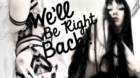 Snapshot of crystalsomnia chatting on 10/21/25, 12:17 Sasha Make me moan with patterns good music here online show from 10/21/25, 12:17