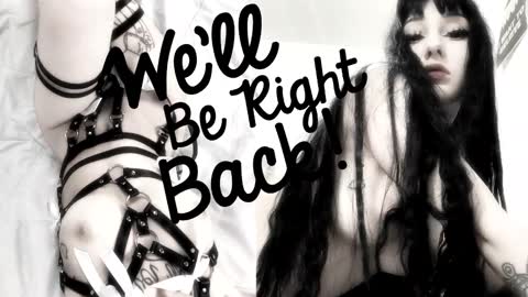 Snapshot of crystalsomnia chatting on 11/17/25, 11:49 Sasha Make me moan with patterns good music here online show from 11/17/25, 11:49