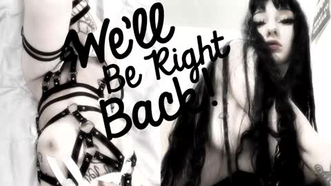 Snapshot of crystalsomnia chatting on 11/28/25, 02:47 Sasha Make me moan with patterns good music here online show from 11/28/25, 02:47