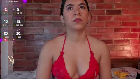 Snapshot of crystalvazquez chatting on 02/18/25, 10:05 Soy Crystal online show from 02/18/25, 10:05