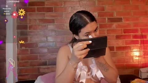 Snapshot of crystalvazquez chatting on 03/04/25, 10:02 Soy Crystal online show from 03/04/25, 10:02