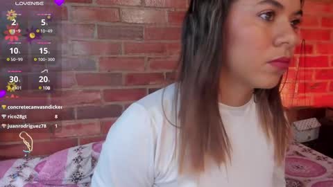 Snapshot of crystalvazquez chatting on 03/07/25, 01:07 Soy Crystal online show from 03/07/25, 01:07