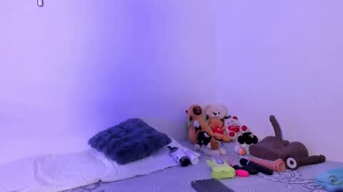 Snapshot of crystalvazquez chatting on 10/11/25, 12:04 Soy Crystal online show from 10/11/25, 12:04