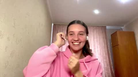 Angel online show from 10/21/25, 10:49