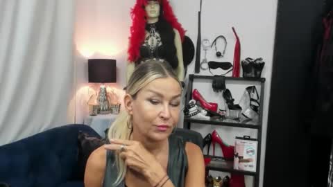 CrystalHotty online show from 09/10/25, 04:34