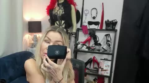 CrystalHotty online show from 02/17/26, 05:48