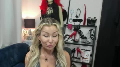 CrystalHotty online show from 05/15/26, 06:20