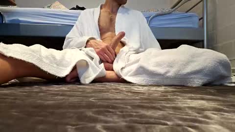 Snapshot of crzcrz chatting on 12/30/24, 10:32 crzcrz online show from 12/30/24, 10:32