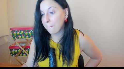 Snapshot of cuckqueenxxl chatting on 07/11/26, 02:53 HELEN online show from 07/11/26, 02:53