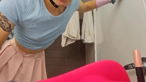 Snapshot of cuddleavenue chatting on 09/28/25, 11:10 cuddleavenue online show from 09/28/25, 11:10