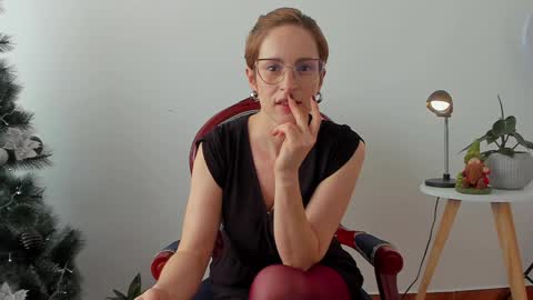 Leonela online show from 12/10/24, 09:11