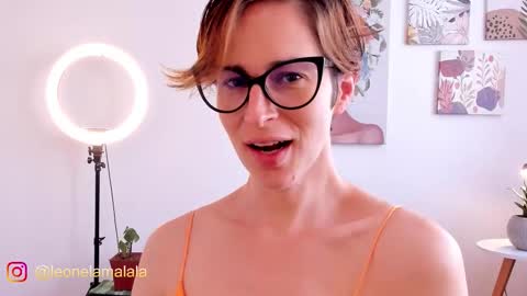 Leonela online show from 09/14/25, 07:35