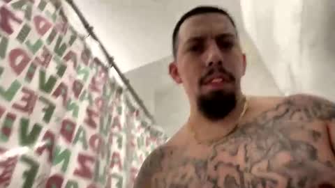 Snapshot of cuete2100 chatting on 11/21/25, 10:08 cuete2100 online show from 11/21/25, 10:08