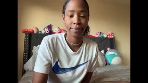 Snapshot of cum2charmxx chatting on 09/13/25, 02:06 cum2charmxx online show from 09/13/25, 02:06