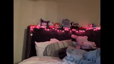 Snapshot of cum2charmxx chatting on 09/25/25, 01:15 cum2charmxx online show from 09/25/25, 01:15