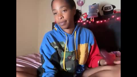 Snapshot of cum2charmxx chatting on 10/11/25, 01:53 cum2charmxx online show from 10/11/25, 01:53