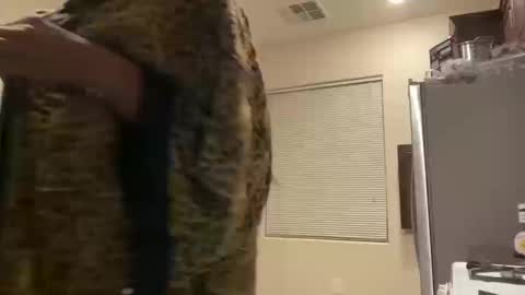 Snapshot of cum2charmxx chatting on 10/13/25, 06:13 cum2charmxx online show from 10/13/25, 06:13