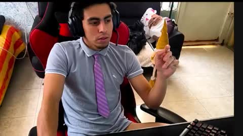 Snapshot of cum_fantasy21 chatting on 12/15/25, 04:55 online show from 12/15/25, 04:55