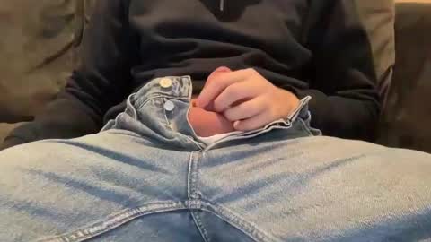 Snapshot of cumguy25 chatting on 12/15/24, 10:18 cumguy25 online show from 12/15/24, 10:18