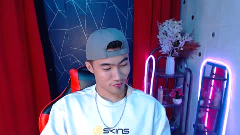 Snapshot of cumhavefun25 chatting on 12/15/24, 04:04 ask me online show from 12/15/24, 04:04