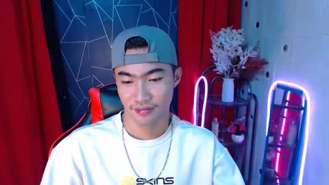 Snapshot of cumhavefun25 chatting on 12/17/24, 03:50 ask me online show from 12/17/24, 03:50