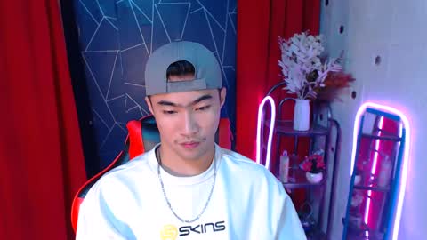 Snapshot of cumhavefun25 chatting on 12/17/24, 04:43 ask me online show from 12/17/24, 04:43