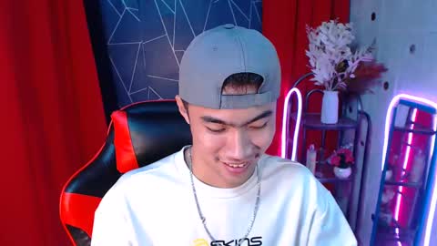 Snapshot of cumhavefun25 chatting on 12/17/24, 10:54 ask me online show from 12/17/24, 10:54