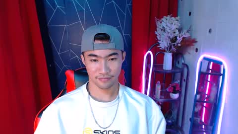 Snapshot of cumhavefun25 chatting on 12/18/24, 10:02 ask me online show from 12/18/24, 10:02