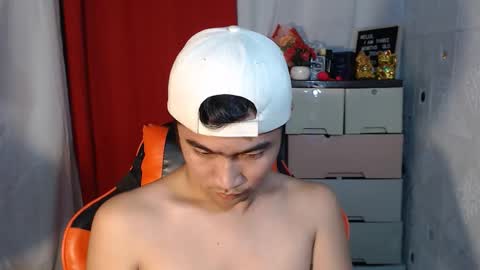 Snapshot of cumhavefun25 chatting on 10/11/25, 02:33 ask me online show from 10/11/25, 02:33