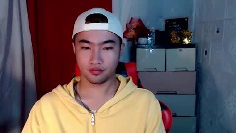 Snapshot of cumhavefun25 chatting on 10/25/25, 10:26 ask me online show from 10/25/25, 10:26