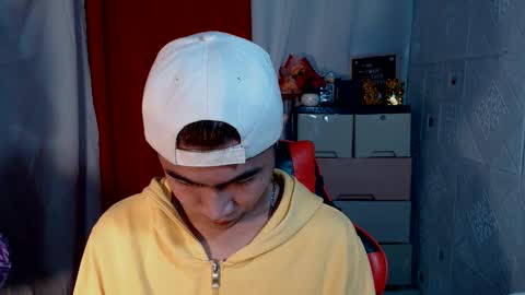 Snapshot of cumhavefun25 chatting on 10/26/25, 11:20 ask me online show from 10/26/25, 11:20