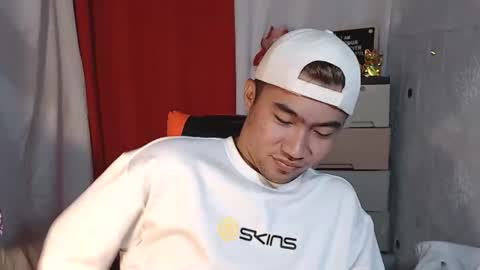 Snapshot of cumhavefun25 chatting on 10/28/25, 10:12 ask me online show from 10/28/25, 10:12