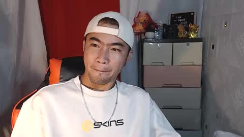 Snapshot of cumhavefun25 chatting on 10/29/25, 10:00 ask me online show from 10/29/25, 10:00