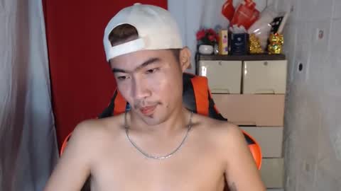 Snapshot of cumhavefun25 chatting on 11/29/25, 05:43 ask me online show from 11/29/25, 05:43