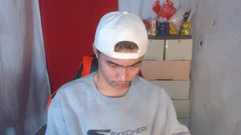 Snapshot of cumhavefun25 chatting on 11/30/25, 01:48 ask me online show from 11/30/25, 01:48