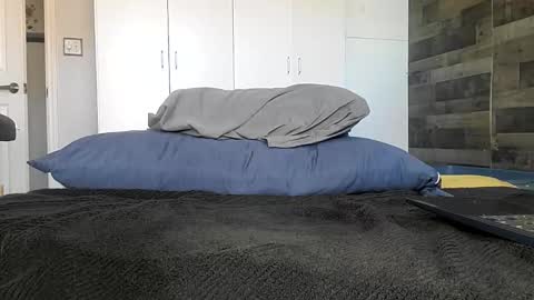 Charlie Mitchell   online show from 12/15/25, 05:50