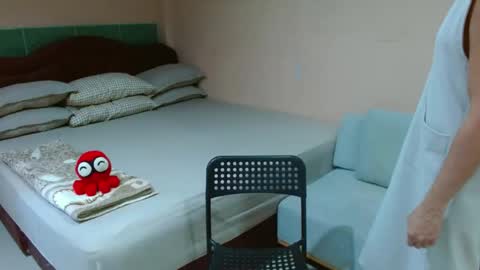 Leah Vergara online show from 10/09/25, 12:19