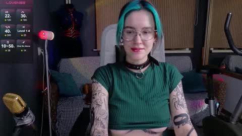 Snapshot of cumpotikeve chatting on 10/18/25, 04:26 CUMpotikEve online show from 10/18/25, 04:26