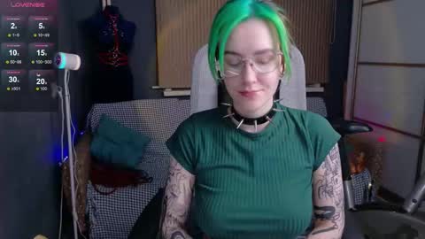 Snapshot of cumpotikeve chatting on 10/20/25, 02:45 CUMpotikEve online show from 10/20/25, 02:45