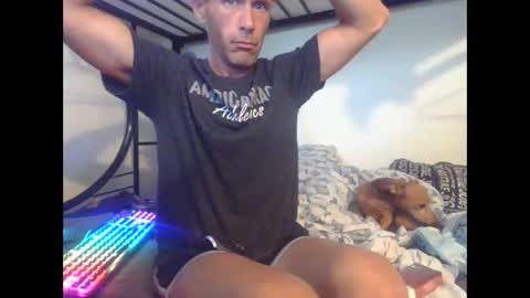 Snapshot of cumslutboi27 chatting on 10/21/25, 09:43 cumslutboi27 online show from 10/21/25, 09:43