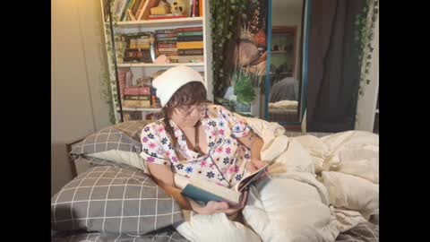 Snapshot of cumslutpawg chatting on 01/07/25, 05:43 cumslutpawg online show from 01/07/25, 05:43