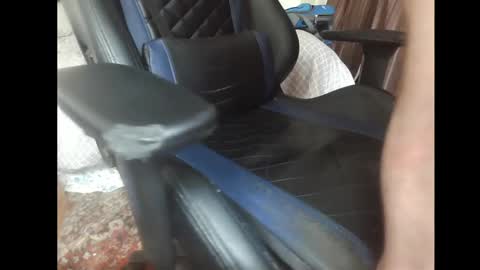 Snapshot of cumswallower42069 chatting on 04/19/26, 09:39 cumswallower42069 online show from 04/19/26, 09:39