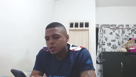 dominic and julieta... independent models online show from 03/07/25, 10:45